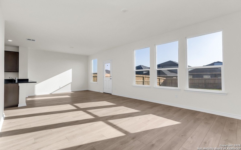 9406 GRIFFITH RUN, Converse, TX 78109, 3 Habitaciones Habitaciones , ,2 BañosBaños,Residential,En Venta,9406 GRIFFITH RUN,0,1911472