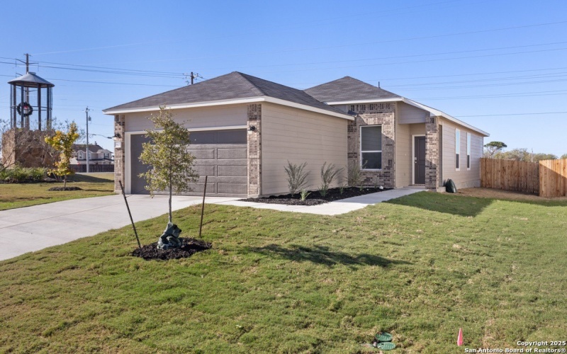 3905 WOODSIDE DRIVE, Seguin, TX 78155, 3 Habitaciones Habitaciones , ,2 BañosBaños,Residential,En Venta,3905 WOODSIDE DRIVE,0,1915942