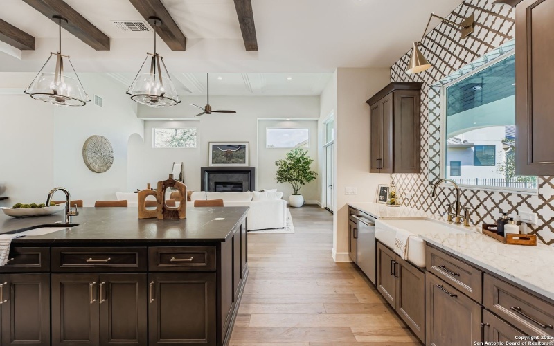 6907 Bluff Run, San Antonio, TX 78257, 4 Habitaciones Habitaciones , ,5 BañosBaños,Residential,En Venta,6907 Bluff Run,0,1918144