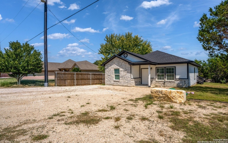 1032 Blueridge Dr, Canyon Lake, TX 78133, 3 Bedrooms Bedrooms, ,2 BathroomsBathrooms,Residential,For Sale,1032 Blueridge Dr,0,1914059