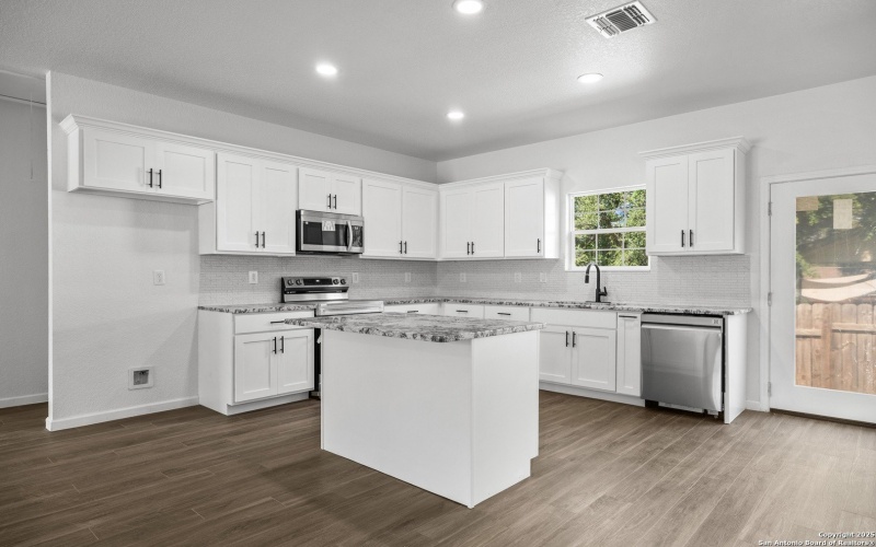 1080 Greenhill Dr, Canyon Lake, TX 78133, 3 Bedrooms Bedrooms, ,2 BathroomsBathrooms,Residential,For Sale,1080 Greenhill Dr,0,1914095