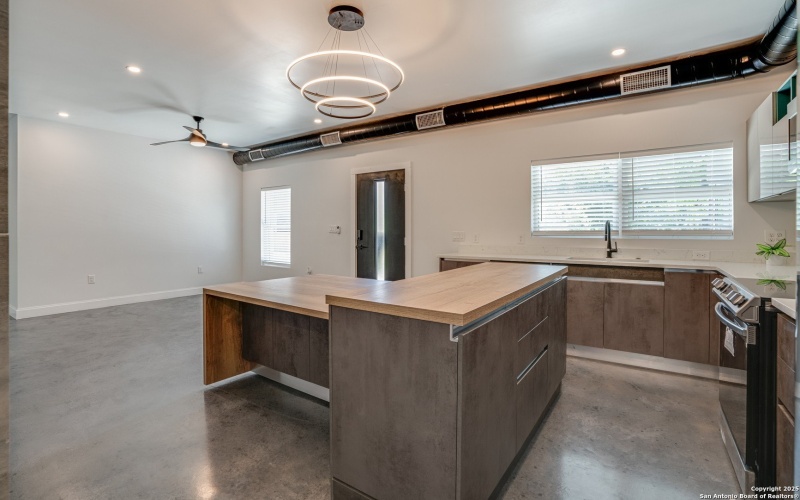 811 Montana St, San Antonio, TX 78203, ,Residential Multi Family,En Venta,811 Montana St,0,1913998