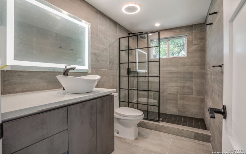 811 Montana St, San Antonio, TX 78203, ,Residential Multi Family,En Venta,811 Montana St,0,1913998