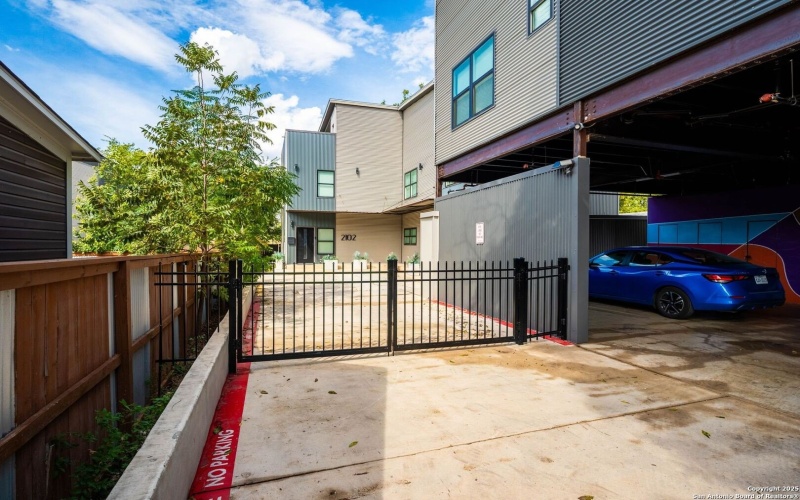 811 Montana St, San Antonio, TX 78203, ,Residential Multi Family,En Venta,811 Montana St,0,1913998