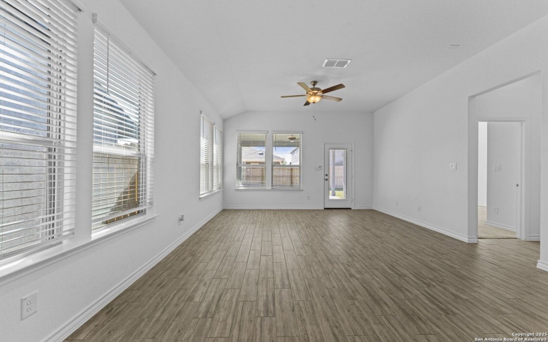 4040 Paddock Trl, Seguin, TX 78155, 3 Habitaciones Habitaciones , ,2 BañosBaños,Residential,En Venta,4040 Paddock Trl,0,1923827