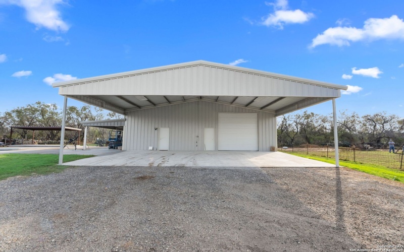 731 County Road 356, Adkins, TX 78101, 3 Habitaciones Habitaciones , ,3 BañosBaños,Residential,En Venta,731 County Road 356,0,1926029