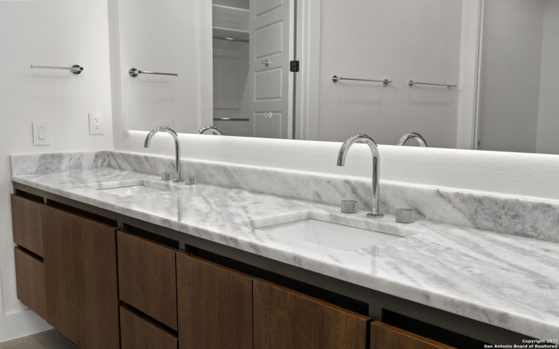 11019 Porter Springs, San Antonio, TX 78255, 4 Bedrooms Bedrooms, ,5 BathroomsBathrooms,Residential,For Sale,11019 Porter Springs,0,1918721