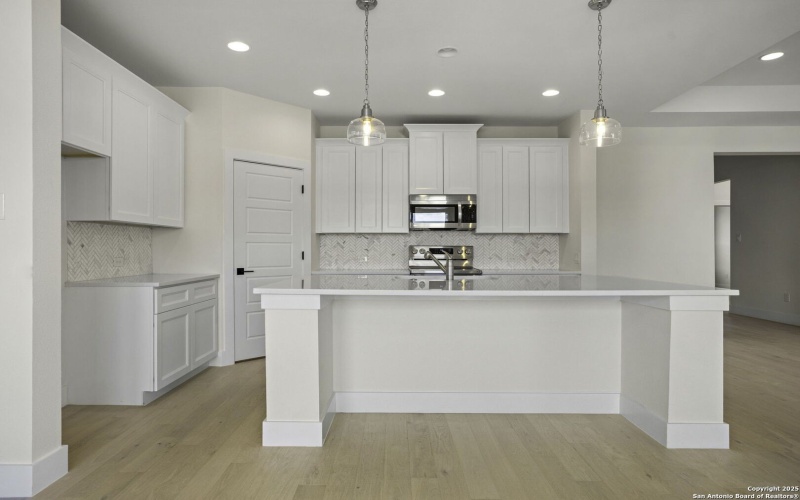 1901 N Chateau Lane, Kerrville, TX 78028, 2 Bedrooms Bedrooms, ,2 BathroomsBathrooms,Residential,For Sale,1901 N Chateau Lane,0,1921498