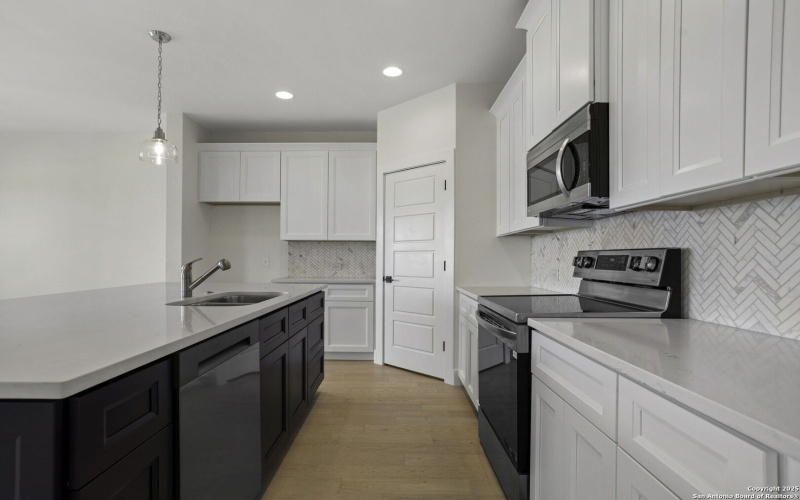 1901 N Chateau Lane, Kerrville, TX 78028, 2 Bedrooms Bedrooms, ,2 BathroomsBathrooms,Residential,For Sale,1901 N Chateau Lane,0,1921498