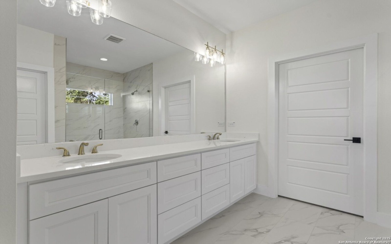 1901 N Chateau Lane, Kerrville, TX 78028, 2 Bedrooms Bedrooms, ,2 BathroomsBathrooms,Residential,For Sale,1901 N Chateau Lane,0,1921498