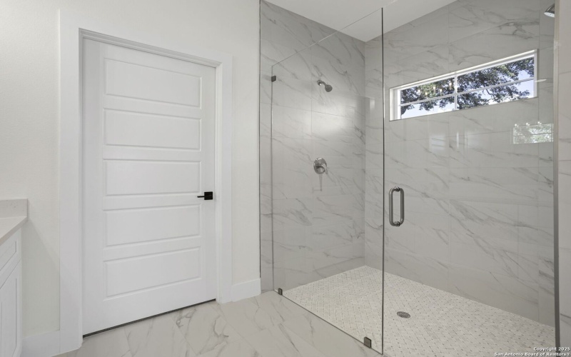 1901 N Chateau Lane, Kerrville, TX 78028, 2 Bedrooms Bedrooms, ,2 BathroomsBathrooms,Residential,For Sale,1901 N Chateau Lane,0,1921498