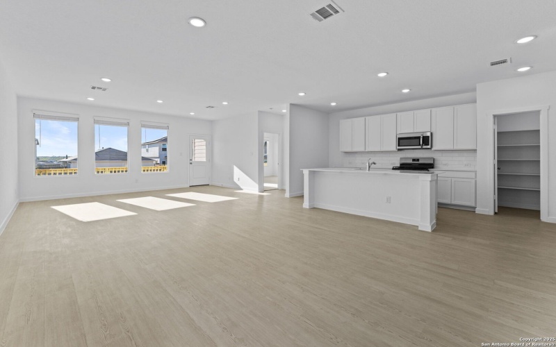 740 Horsetail Ln, New Braunfels, TX 78130, 4 Habitaciones Habitaciones , ,3 BañosBaños,Residential,En Venta,740 Horsetail Ln,0,1922745