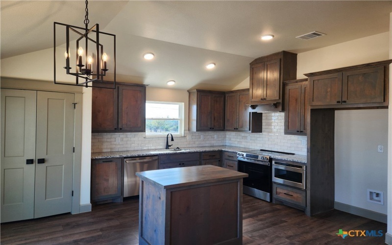 100 Hillside Lane, Lampasas, TX 76550, 4 Bedrooms Bedrooms, ,2 BathroomsBathrooms,Residential,For Sale,100 Hillside Lane,0,598924