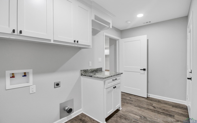 697 English Ln, Longview, TX 75605, 3 Bedrooms Bedrooms, ,2 BathroomsBathrooms,Residential,For Sale,697 English Ln,0,20246627