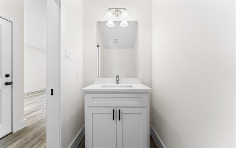 501 N Moore Street, Dallas, TX 75203, 3 Bedrooms Bedrooms, ,2 BathroomsBathrooms,Residential,For Sale,501 N Moore Street,0,21120606