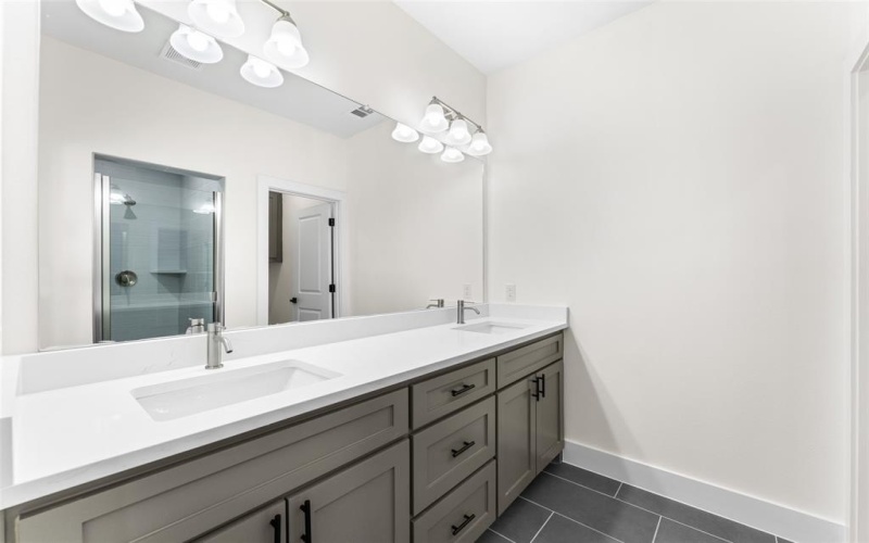 501 N Moore Street, Dallas, TX 75203, 3 Bedrooms Bedrooms, ,2 BathroomsBathrooms,Residential,For Sale,501 N Moore Street,0,21120606