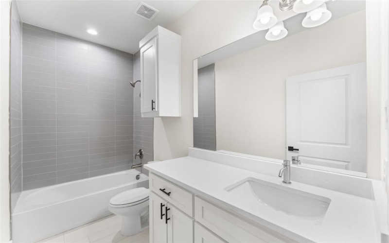 501 N Moore Street, Dallas, TX 75203, 3 Bedrooms Bedrooms, ,2 BathroomsBathrooms,Residential,For Sale,501 N Moore Street,0,21120606