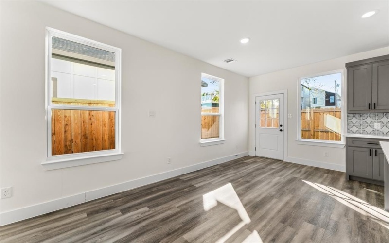 501 N Moore Street, Dallas, TX 75203, 3 Bedrooms Bedrooms, ,2 BathroomsBathrooms,Residential,For Sale,501 N Moore Street,0,21120606