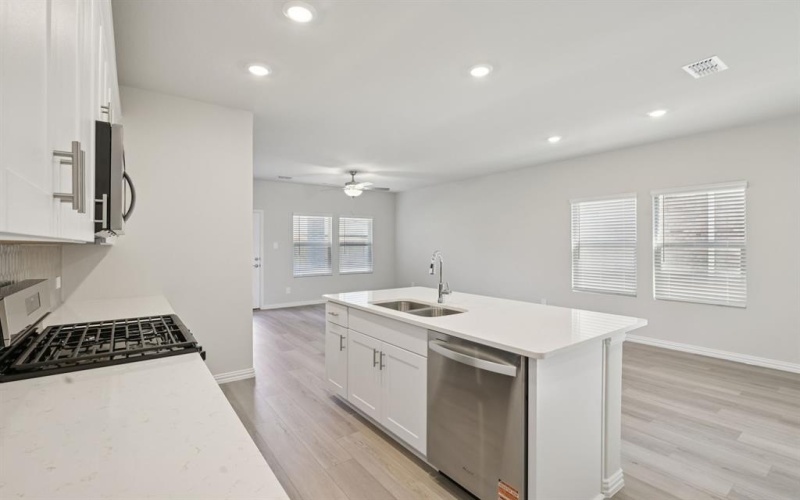 813 Leavenworth Drive, Princeton, TX 75071, 4 Habitaciones Habitaciones , ,2 BañosBaños,Residential,En Venta,813 Leavenworth Drive,0,21120913