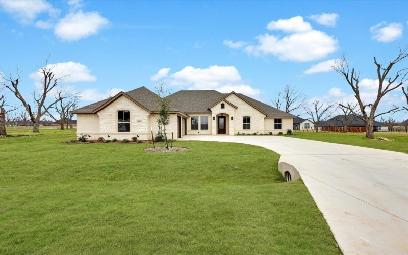 2005 Middlewood Circle, Granbury, TX 76049, 5 Bedrooms Bedrooms, ,2 BathroomsBathrooms,Residential,For Sale,2005 Middlewood Circle,0,21124062