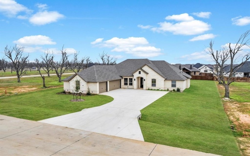 2005 Middlewood Circle, Granbury, TX 76049, 5 Bedrooms Bedrooms, ,2 BathroomsBathrooms,Residential,For Sale,2005 Middlewood Circle,0,21124062