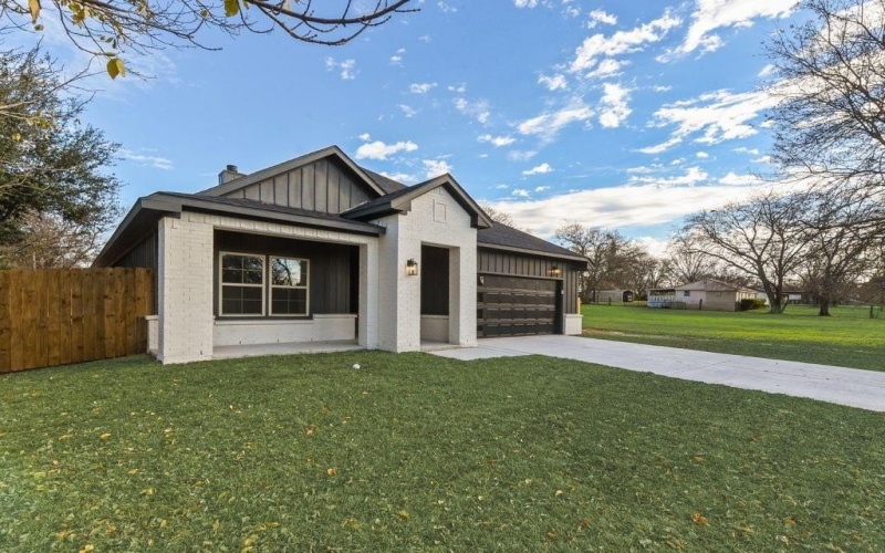 529 Berke Street, Newark, TX 76071, 3 Bedrooms Bedrooms, ,2 BathroomsBathrooms,Residential,For Sale,529 Berke Street,0,21124548