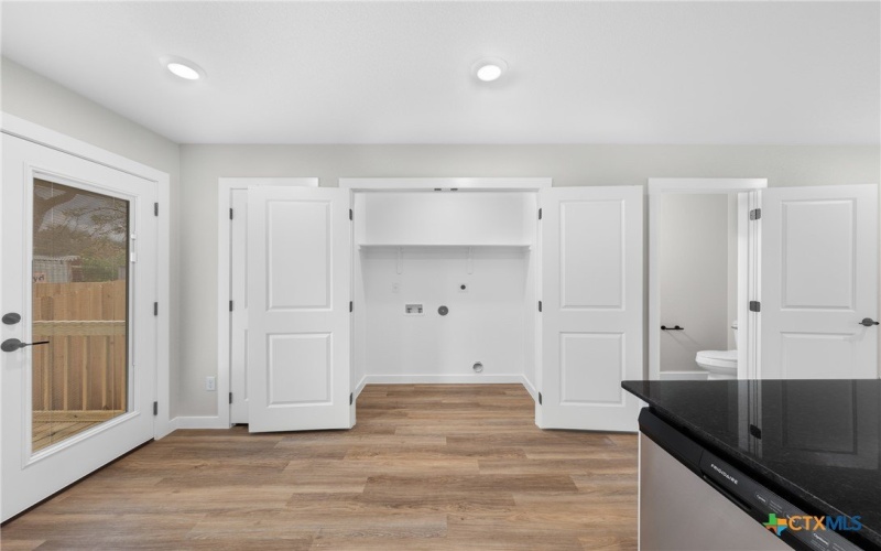 323 S Burnet Street unit: B #B, Belton, TX 76513, 3 Bedrooms Bedrooms, ,2 BathroomsBathrooms,Residential Multi Family,For Sale,323 S Burnet Street unit: B,0,599374