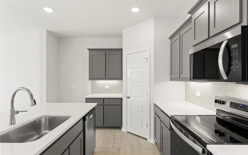 8216 Kingfisher Road, Aubrey, TX 76227, 3 Bedrooms Bedrooms, ,2 BathroomsBathrooms,Residential,For Sale,8216 Kingfisher Road,0,21126908