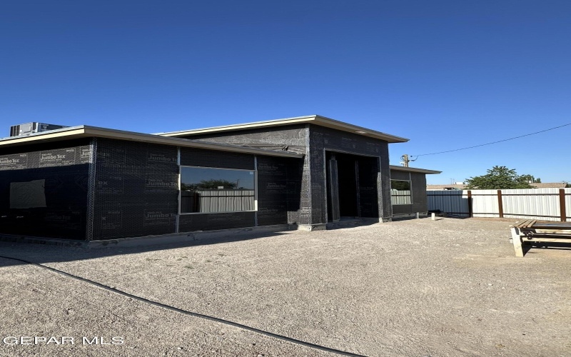 401 Borrego Road, San Elizario, TX 79849, ,Residential Multi Family,For Sale,401 Borrego Road,0,934704