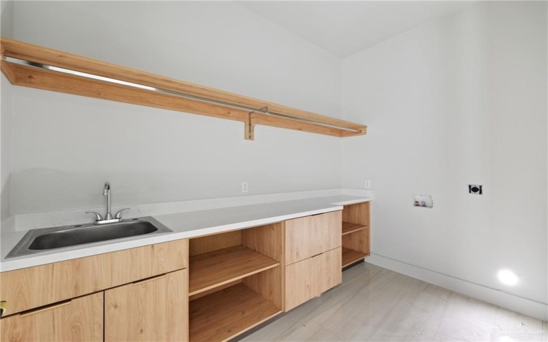 2309 Trinity Avenue, McAllen, TX 78504, 3 Bedrooms Bedrooms, ,2 BathroomsBathrooms,Residential,For Sale,2309 Trinity Avenue,0,488504