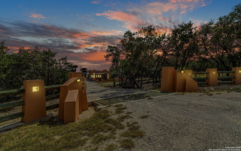 182 country point, Lakehills, TX 78063, 3 Bedrooms Bedrooms, ,2 BathroomsBathrooms,Residential,For Sale,182 country point,0,1911822