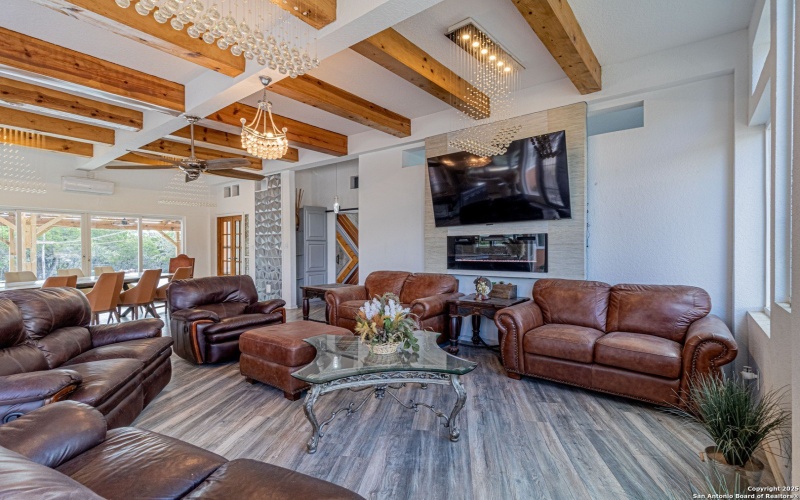 182 country point, Lakehills, TX 78063, 3 Bedrooms Bedrooms, ,2 BathroomsBathrooms,Residential,For Sale,182 country point,0,1911822