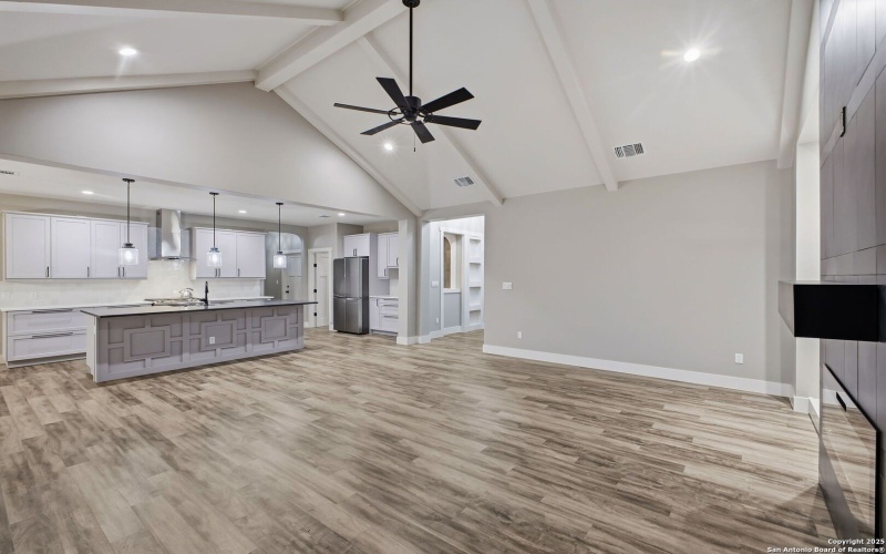 13932 State Highway 16, Pipe Creek, TX 78063, 4 Bedrooms Bedrooms, ,3 BathroomsBathrooms,Residential,For Sale,13932 State Highway 16,0,1926911