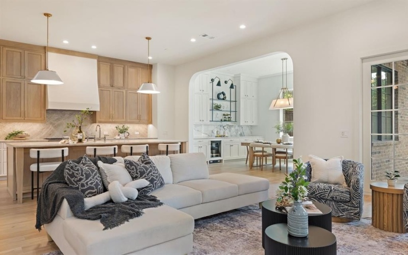 1801 Loving Avenue, Dallas, TX 75214, 5 Bedrooms Bedrooms, ,5 BathroomsBathrooms,Residential,For Sale,1801 Loving Avenue,0,21125531