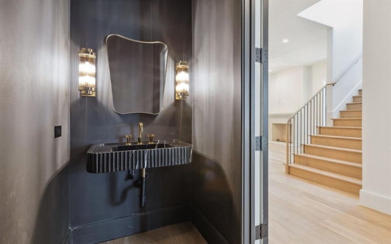 1801 Loving Avenue, Dallas, TX 75214, 5 Bedrooms Bedrooms, ,5 BathroomsBathrooms,Residential,For Sale,1801 Loving Avenue,0,21125531