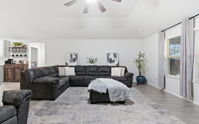 437 Falcon Way, Azle, TX 76020, 4 Bedrooms Bedrooms, ,3 BathroomsBathrooms,Residential,For Sale,437 Falcon Way,0,21126698