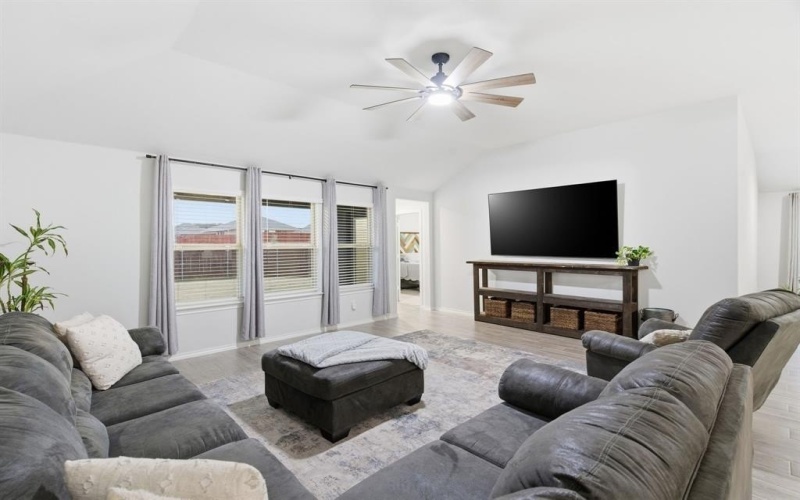 437 Falcon Way, Azle, TX 76020, 4 Bedrooms Bedrooms, ,3 BathroomsBathrooms,Residential,For Sale,437 Falcon Way,0,21126698