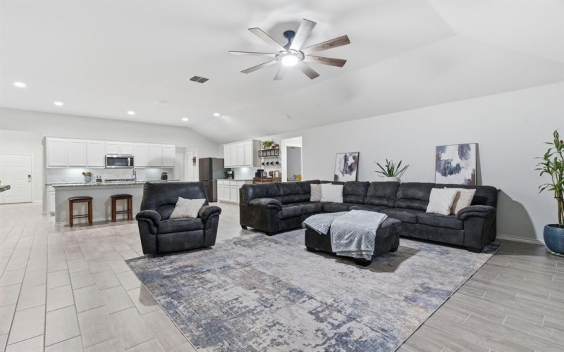 437 Falcon Way, Azle, TX 76020, 4 Bedrooms Bedrooms, ,3 BathroomsBathrooms,Residential,For Sale,437 Falcon Way,0,21126698