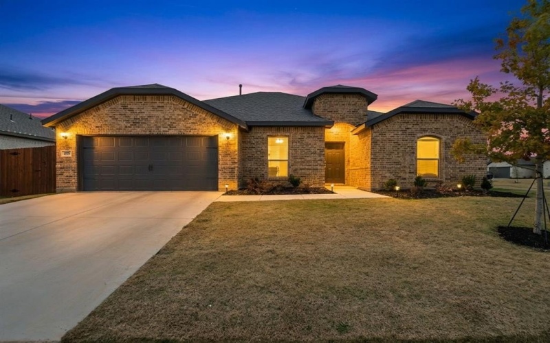 437 Falcon Way, Azle, TX 76020, 4 Bedrooms Bedrooms, ,3 BathroomsBathrooms,Residential,For Sale,437 Falcon Way,0,21126698