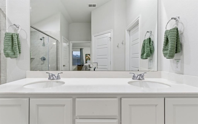 437 Falcon Way, Azle, TX 76020, 4 Bedrooms Bedrooms, ,3 BathroomsBathrooms,Residential,For Sale,437 Falcon Way,0,21126698