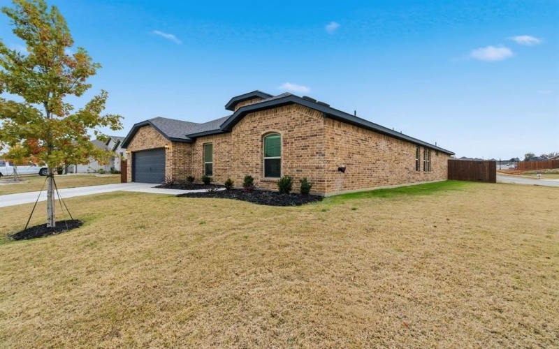 437 Falcon Way, Azle, TX 76020, 4 Bedrooms Bedrooms, ,3 BathroomsBathrooms,Residential,For Sale,437 Falcon Way,0,21126698