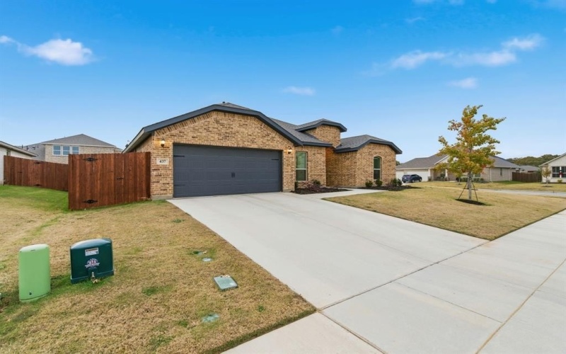 437 Falcon Way, Azle, TX 76020, 4 Bedrooms Bedrooms, ,3 BathroomsBathrooms,Residential,For Sale,437 Falcon Way,0,21126698