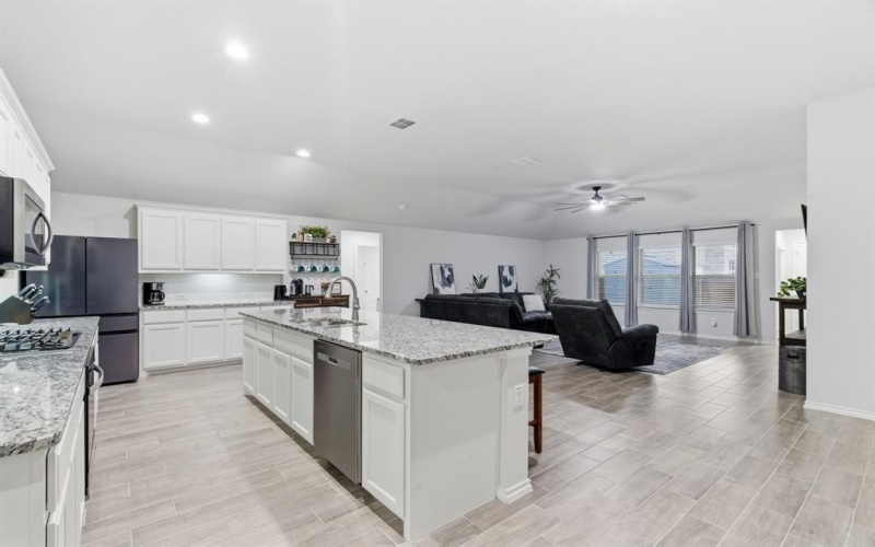 437 Falcon Way, Azle, TX 76020, 4 Bedrooms Bedrooms, ,3 BathroomsBathrooms,Residential,For Sale,437 Falcon Way,0,21126698