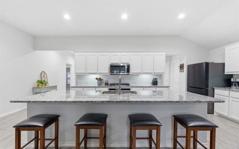 437 Falcon Way, Azle, TX 76020, 4 Bedrooms Bedrooms, ,3 BathroomsBathrooms,Residential,For Sale,437 Falcon Way,0,21126698