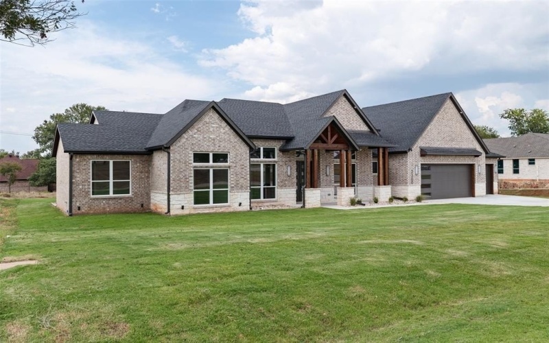 2300 Candlestick Drive, Granbury, TX 76049, 4 Bedrooms Bedrooms, ,3 BathroomsBathrooms,Residential,For Sale,2300 Candlestick Drive,0,21127129