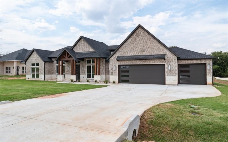 2300 Candlestick Drive, Granbury, TX 76049, 4 Bedrooms Bedrooms, ,3 BathroomsBathrooms,Residential,For Sale,2300 Candlestick Drive,0,21127129