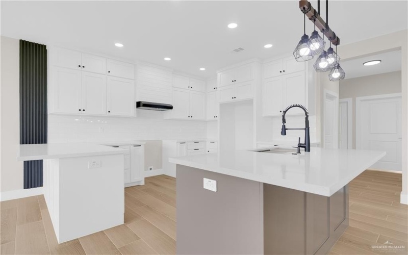 1027 Broken Arrow Drive, Alamo, TX 78516, 3 Bedrooms Bedrooms, ,2 BathroomsBathrooms,Residential,For Sale,1027 Broken Arrow Drive,0,488309