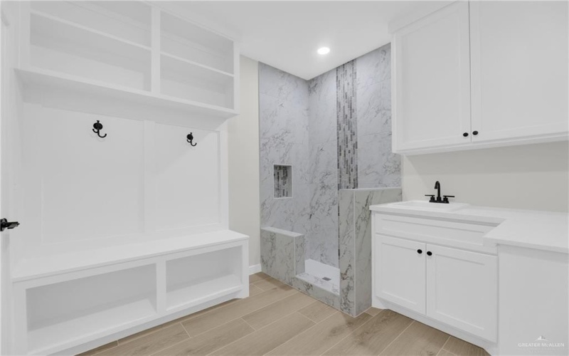 1027 Broken Arrow Drive, Alamo, TX 78516, 3 Bedrooms Bedrooms, ,2 BathroomsBathrooms,Residential,For Sale,1027 Broken Arrow Drive,0,488309