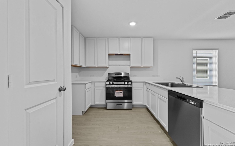 7302 Brownleaf Dr, San Antonio, TX 78227, 3 Bedrooms Bedrooms, ,2 BathroomsBathrooms,Residential,For Sale,7302 Brownleaf Dr,0,1926865