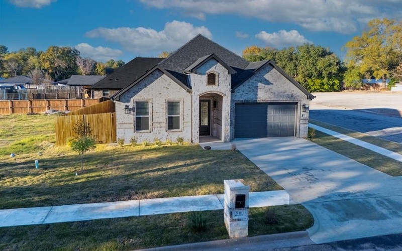 511 Richardson St, Athens, TX 75751, 4 Habitaciones Habitaciones , ,2 BañosBaños,Residential,En Venta,511 Richardson St,0,110046